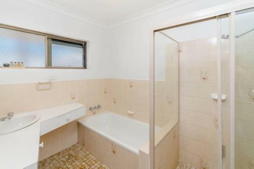 Apartamento Burleigh Yamba Unit 1. Beachside. Ocean Views, Big Backyard.