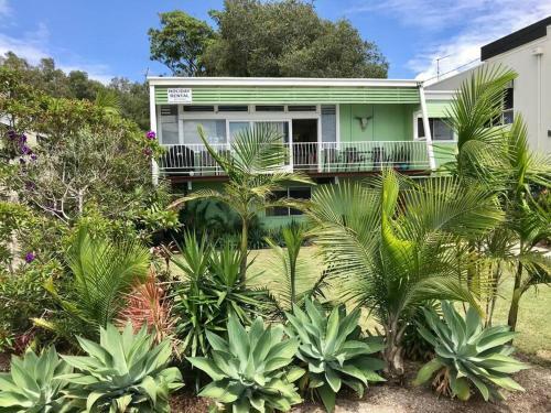 Beached @ Yamba (water Views, Dog Friendly, Air Con)