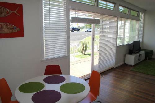 Beached @ Yamba (water Views, Dog Friendly, Air Con)