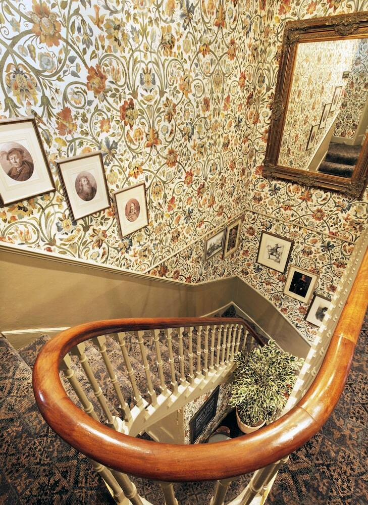 The Black Swan Hotel
