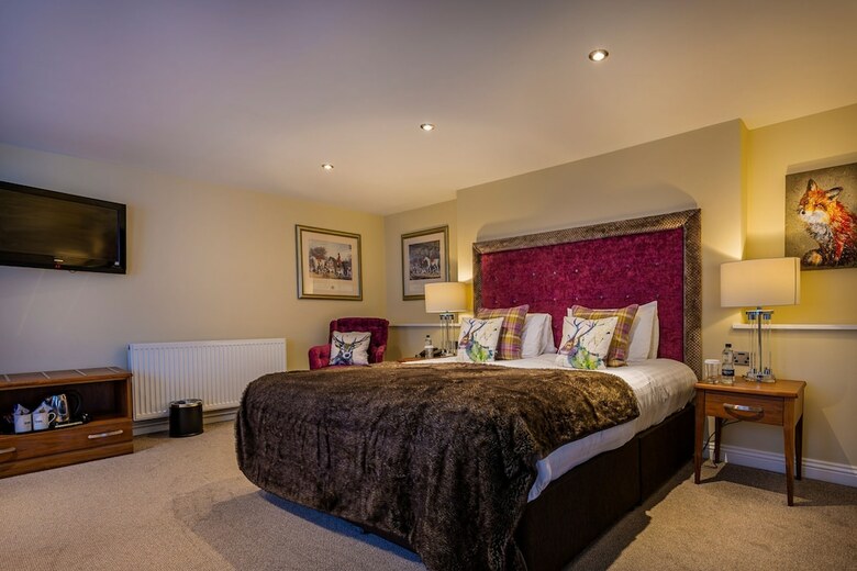 Hotel The Feathers