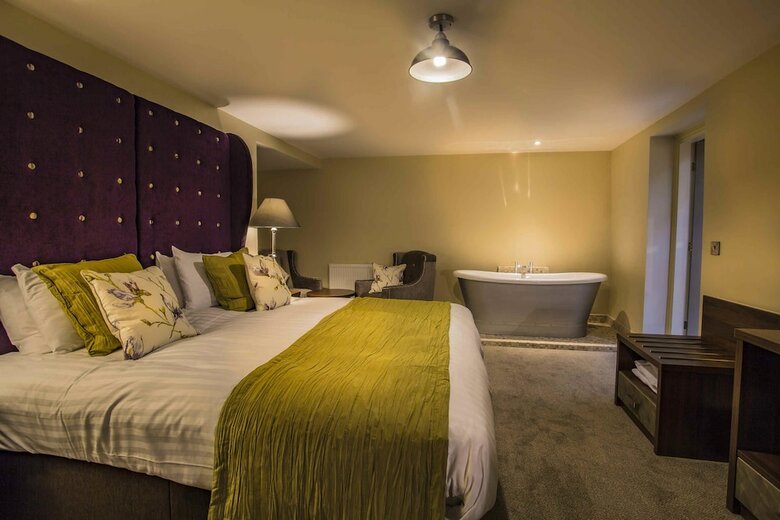Hotel The Feathers