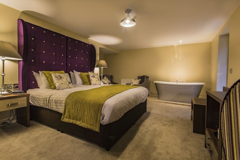 Hotel The Feathers