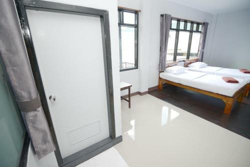 Hotel ???????? Rattanapong
