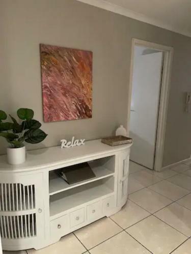Spacious 3 Br/2 Bath Apartment Overlooking Darwin