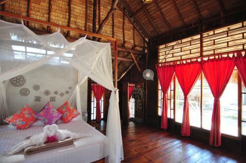 Hostal The Moken Eco Village - Sha Plus