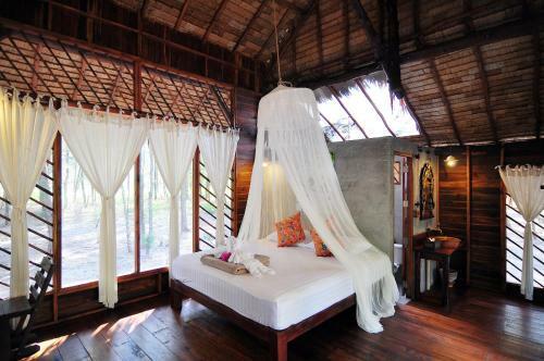Hostal The Moken Eco Village - Sha Plus