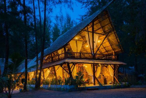 Hostal The Moken Eco Village - Sha Plus