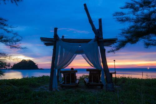 Hostal The Moken Eco Village - Sha Plus