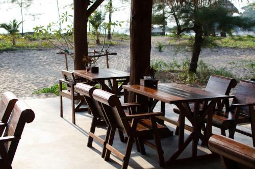 Hostal The Moken Eco Village - Sha Plus