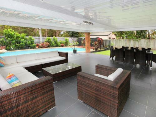 Oogar 10 - Five Bedroom Home With Pool, Wifi, Aircon!