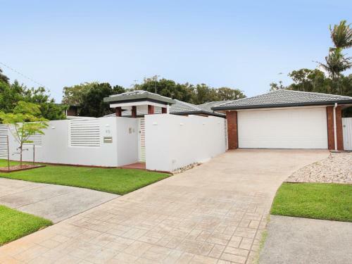 Oogar 10 - Five Bedroom Home With Pool, Wifi, Aircon!