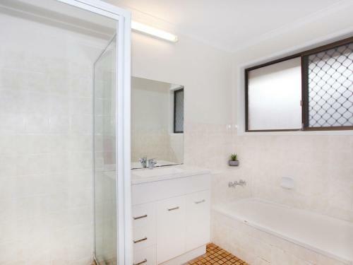 Oogar 10 - Five Bedroom Home With Pool, Wifi, Aircon!