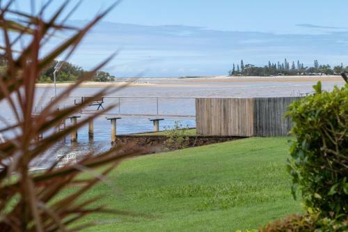 Apartamento Quiet River Front Escape - Walk To Ocean Street & Shops