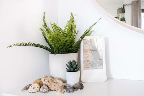 Apartamento Quiet River Front Escape - Walk To Ocean Street & Shops