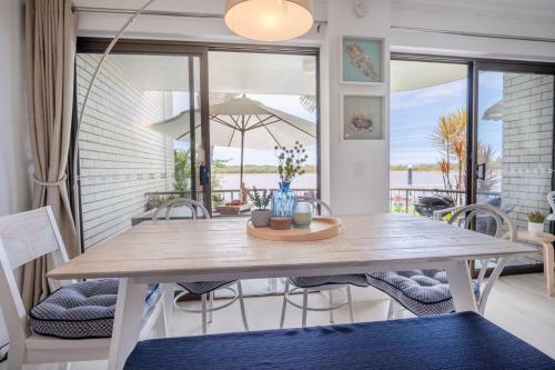 Apartamento Quiet River Front Escape - Walk To Ocean Street & Shops