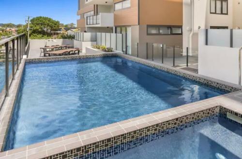 Central 2 Bed Apartment With Pool, Walking Distance To Beach