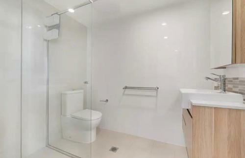 Central 2 Bed Apartment With Pool, Walking Distance To Beach