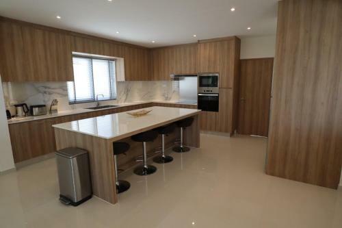 Sunset View Pool Villa 7 Br 14-16 Persons