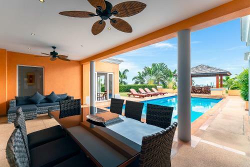 Sunset View Luxury Pool Villa 4br 8-10 Persons