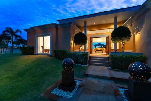 Sunset View Luxury Pool Villa 4br 8-10 Persons
