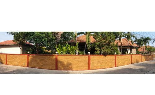 Baan Leelawadee - 4 Bed Villa Near Beach Pattaya