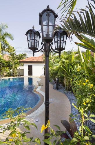 Baan Leelawadee - 4 Bed Villa Near Beach Pattaya