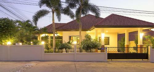 Baan Leelawadee - 4 Bed Villa Near Beach Pattaya