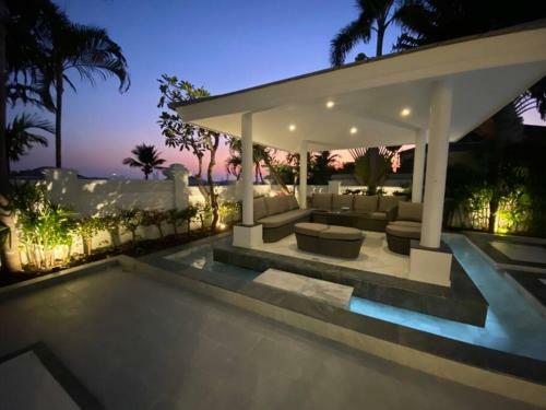 Brand New Pool Villa / 4br 8-10 Persons