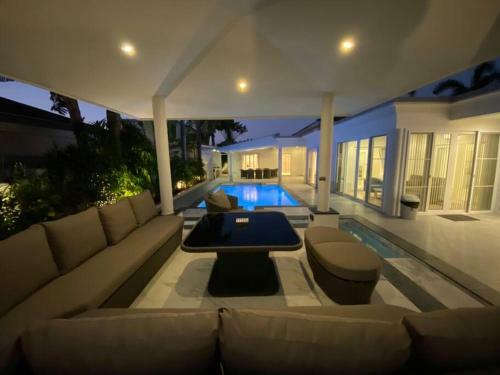Brand New Pool Villa / 4br 8-10 Persons