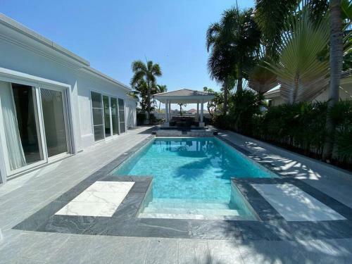 Brand New Pool Villa / 4br 8-10 Persons