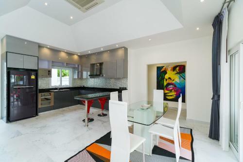 Luxury Pool Villa 54 4br 8-10 Persons