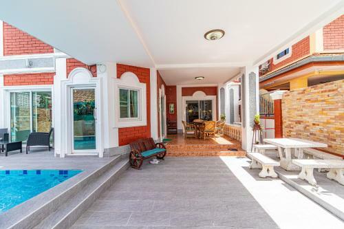 Villa Bella - 5 Bedrooms Private Pool Villa