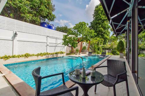 Stylish 2-villa Combination By Hi At Home