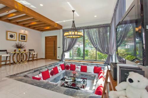 Stylish 2-villa Combination By Hi At Home