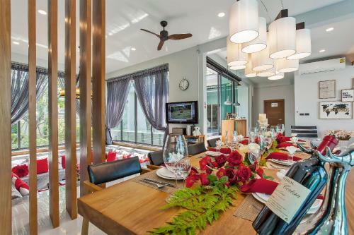 Stylish 2-villa Combination By Hi At Home