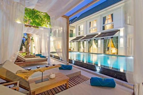 Stylish 2-villa Combination By Hi At Home