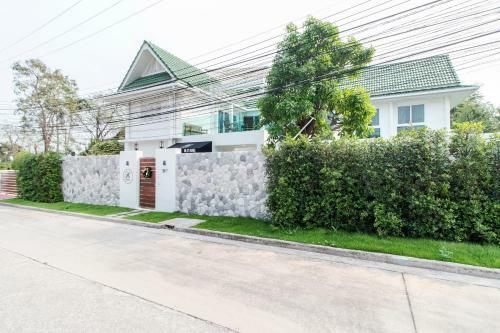 Stylish 2-villa Combination By Hi At Home