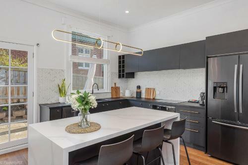 Best On Regent, Central Location, Lux 3bdm