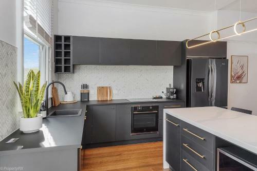 Best On Regent, Central Location, Lux 3bdm