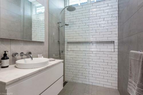 Best On Regent, Central Location, Lux 3bdm
