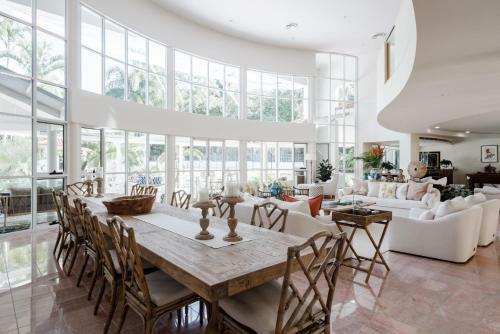 Villa Paradise Resort At Kewarra Beach.