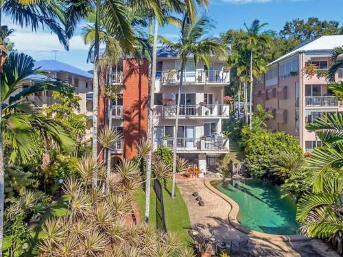 Beach Escape Apartment (2 Levels Apt)