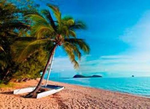 Beach Escape Apartment (2 Levels Apt)