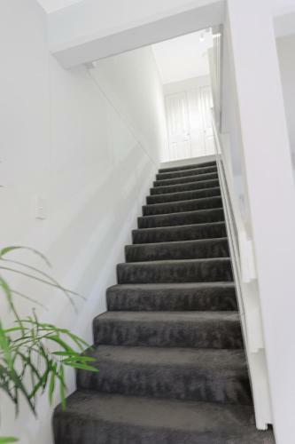 Beach Escape Apartment (2 Levels Apt)