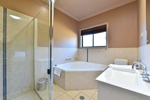 Ironstone Estate Lodge
