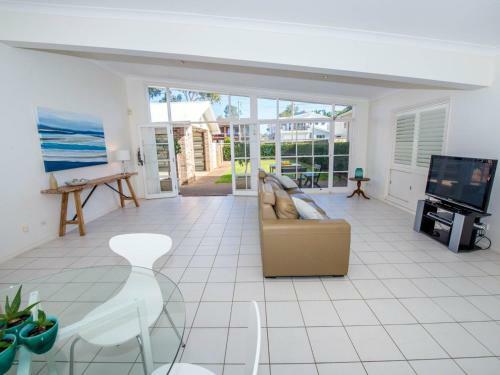 The Foreshore Superb Waterfront House