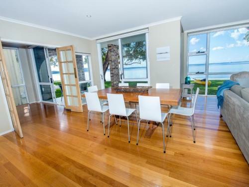 The Foreshore Superb Waterfront House