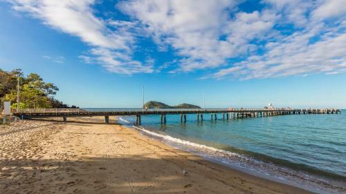 Coastal Vibes - Palm Cove
