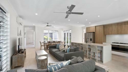 Coastal Vibes - Palm Cove